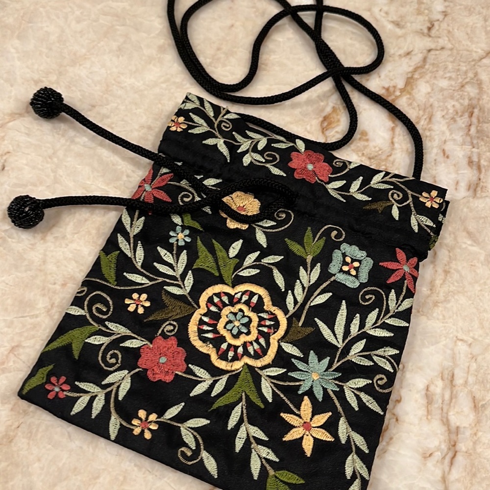 Beautiful Vintage Pierre Urbach Floral Embroidered Drawstring Crossbody --- NWOT